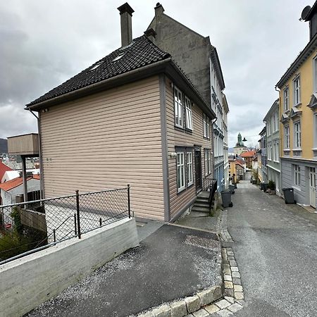 Sjarmerende Bolig Like Ved Togstasjonen Apartment Bergen Ngoại thất bức ảnh